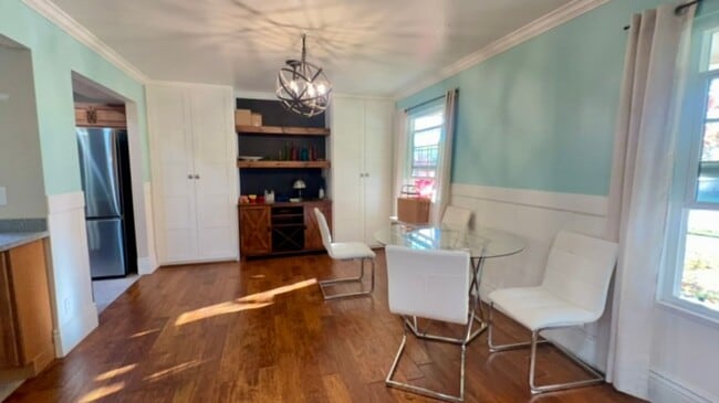 Foto del edificio - Lovely 3-Bedroom House with Shaded Yard