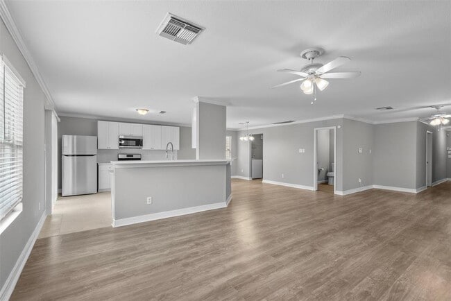 Building Photo - 14415 Moreno Ave