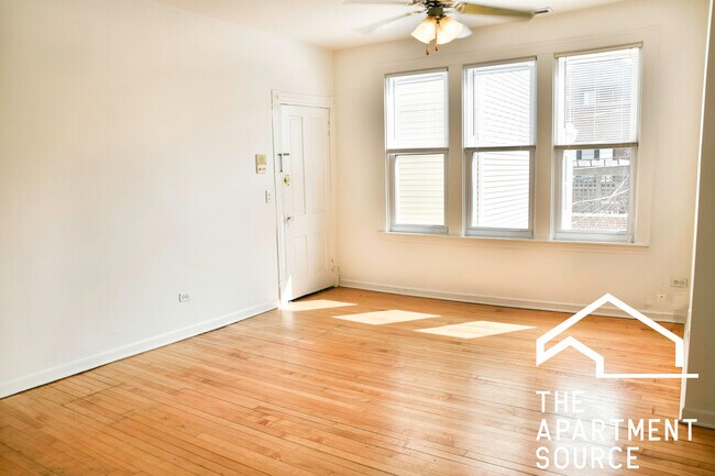 Foto del edificio - 2616 N Marshfield Ave