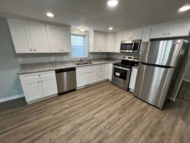 Foto del edificio - 1430 N Pleasant St