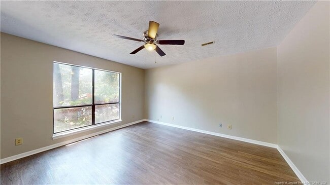 Foto del edificio - 707 Hedgelawn Way
