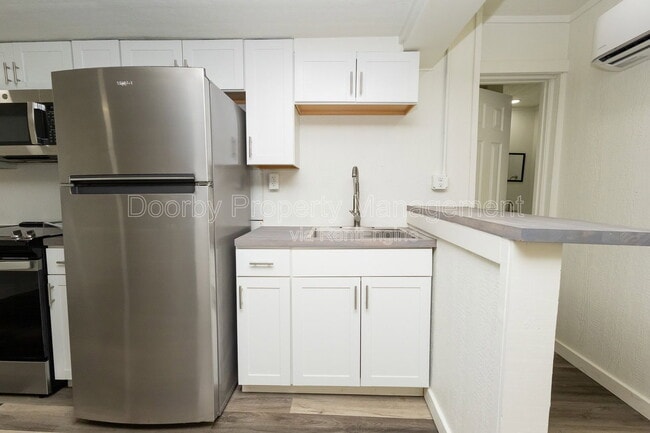 Building Photo - 5640 US-41