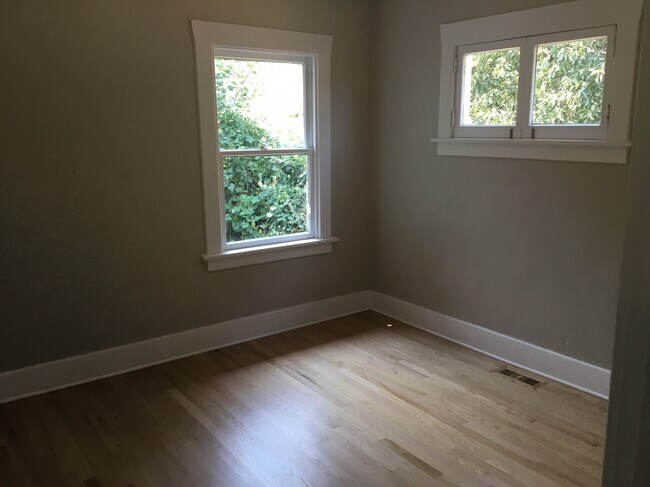 Foto del edificio - 7907 N Berkeley Ave