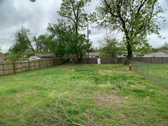 Building Photo - 3603 N Rockwell Ave