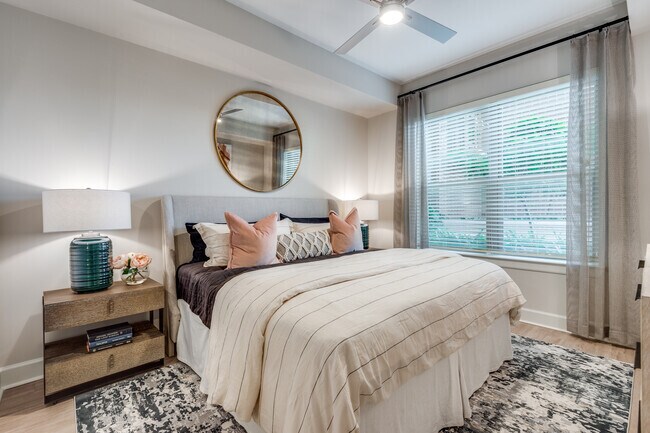 Foto del edificio - Montrose Area - 1 Month Free!