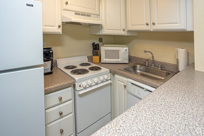 Studio, 1BR - 400SF - The Georgian