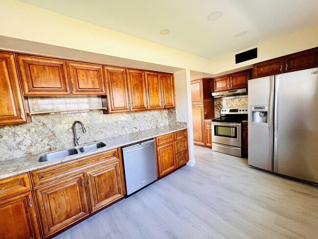 Building Photo - 524 Columbia Dr