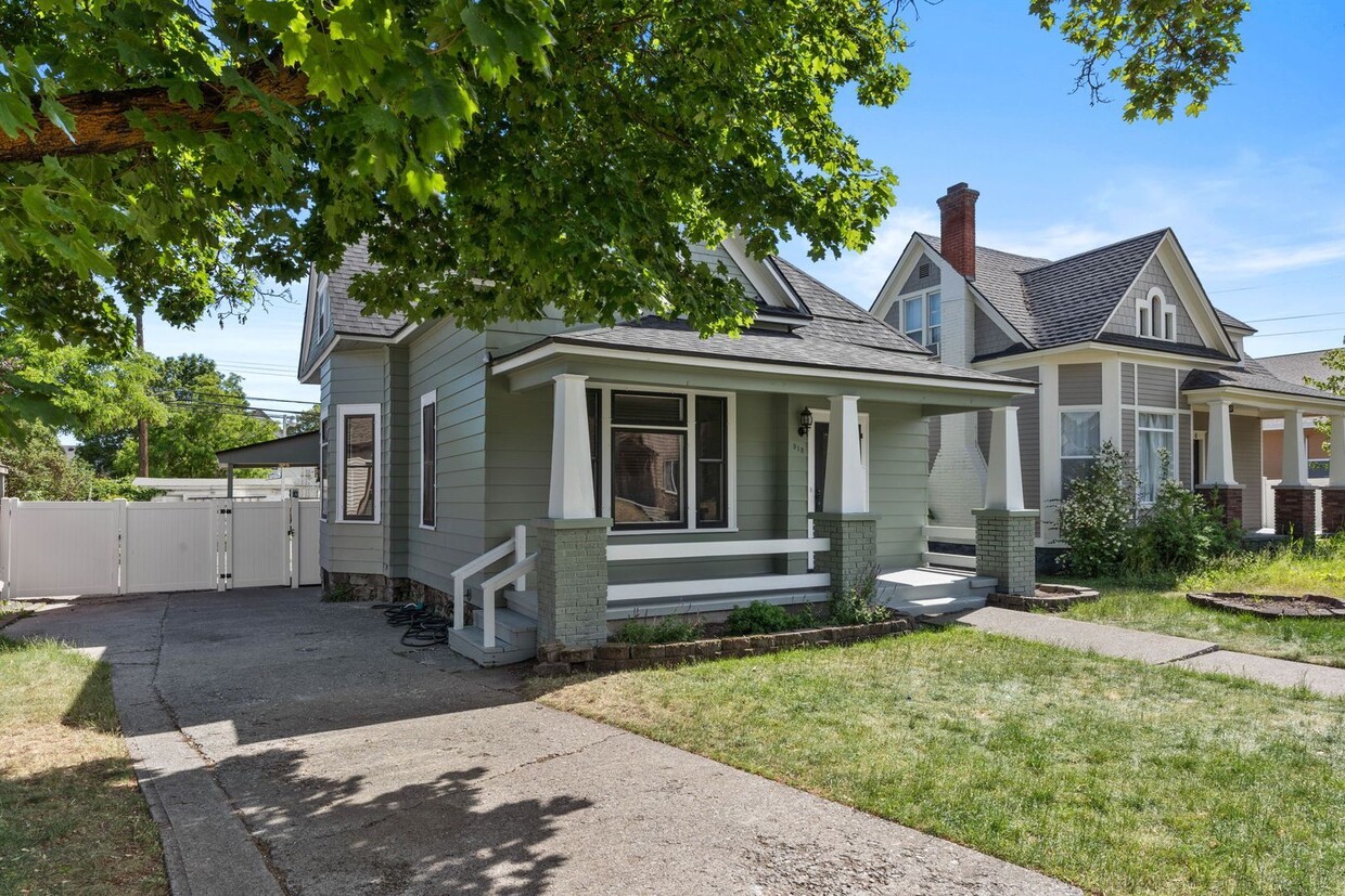 Primary Photo - Gonzaga 4 bedroom Craftsman .5mile from Go...