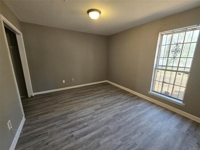 Foto del edificio - 4104 Lone Oak Dr