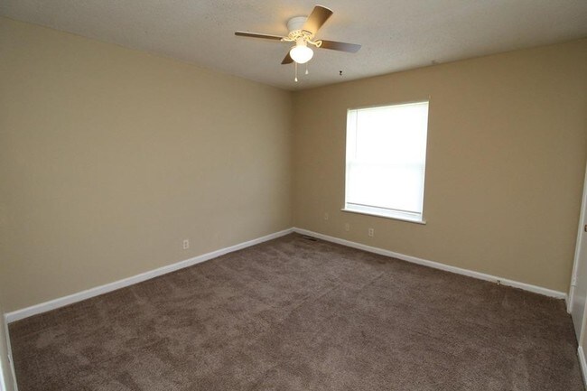 Building Photo - 1088 Pembroke Oak Grove Rd