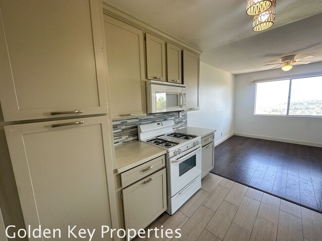 Building Photo - Beautiful upgraded 2BR condo in the Quail ...