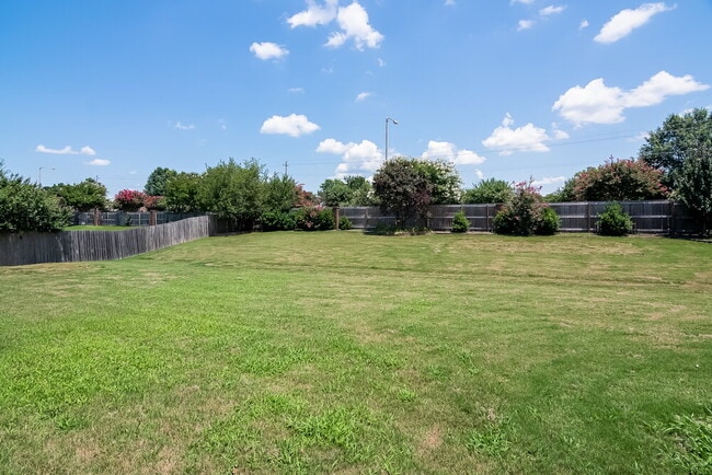 Building Photo - 6808 Forrest Cir