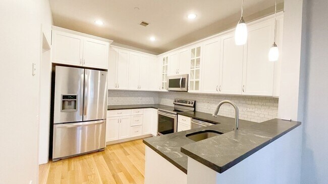 Building Photo - 171 Bishops Forest Dr