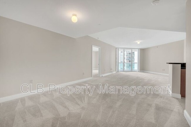 Foto del edificio - 241 Riverside Dr