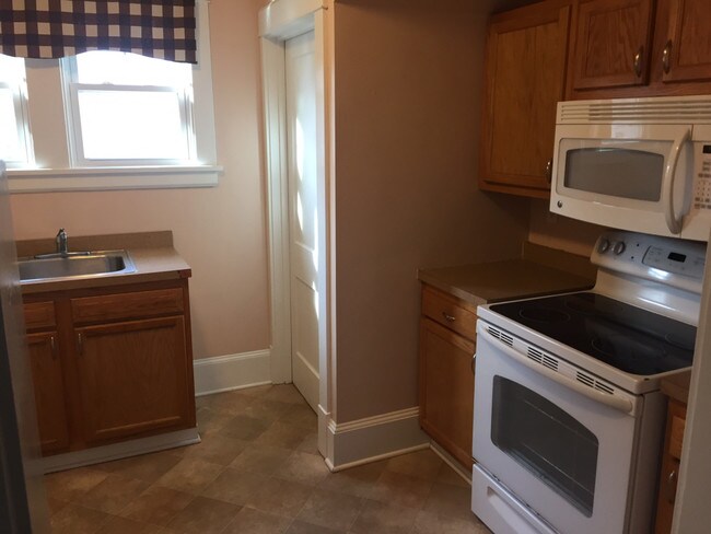 Building Photo - First floor - 2 Bedroom