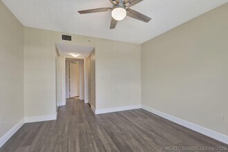 Building Photo - 609 Crestwood Ct N