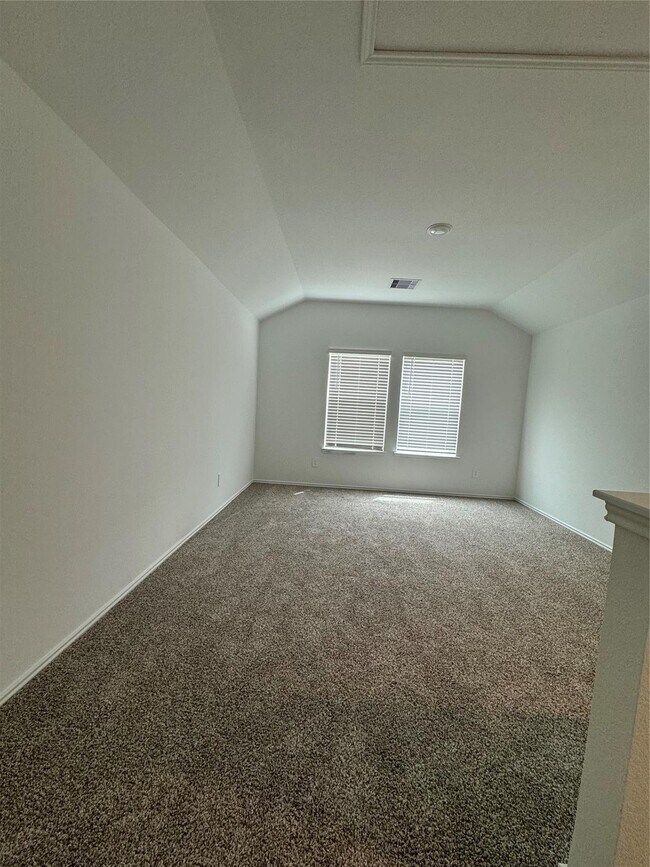 Foto del edificio - 24106 Juniper Hts Dr