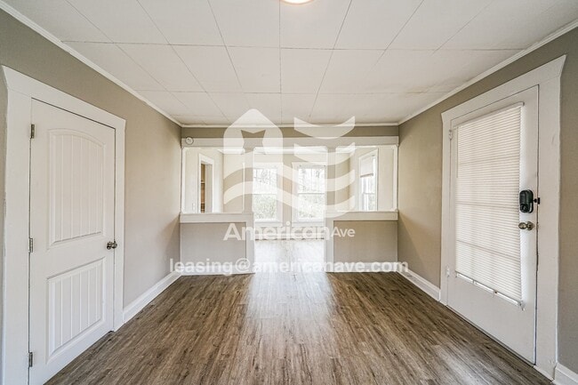 Building Photo - 917 School Terrace