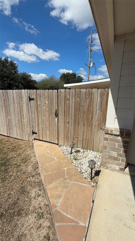 Foto principal - 1103 Laurel Chase Tr