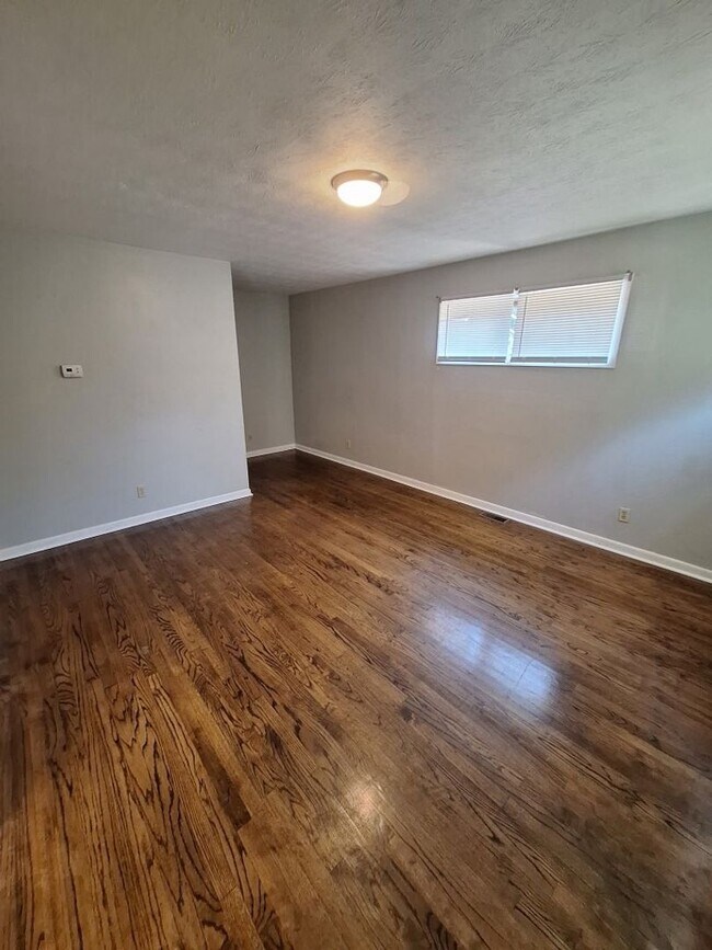 Foto del edificio - 838 Ridge Rd