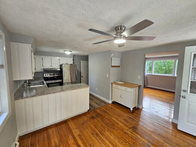 Building Photo - 435 Duck Pond Rd