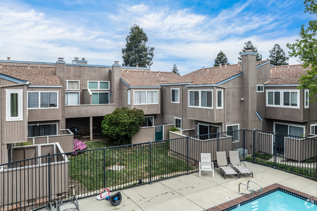 exterior - 3901 Clayton Rd