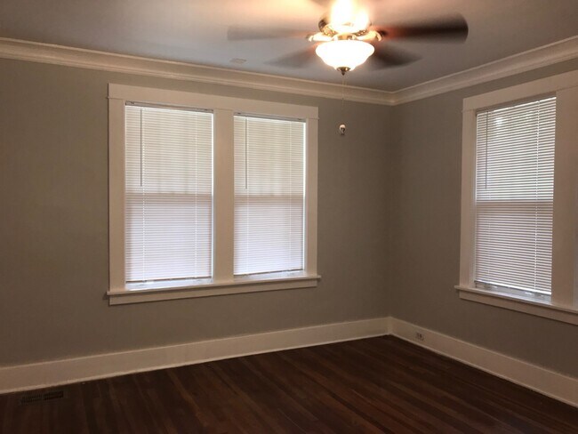 Building Photo - Renovated 3 BR-2 BA Cooper-Young Bungalow....