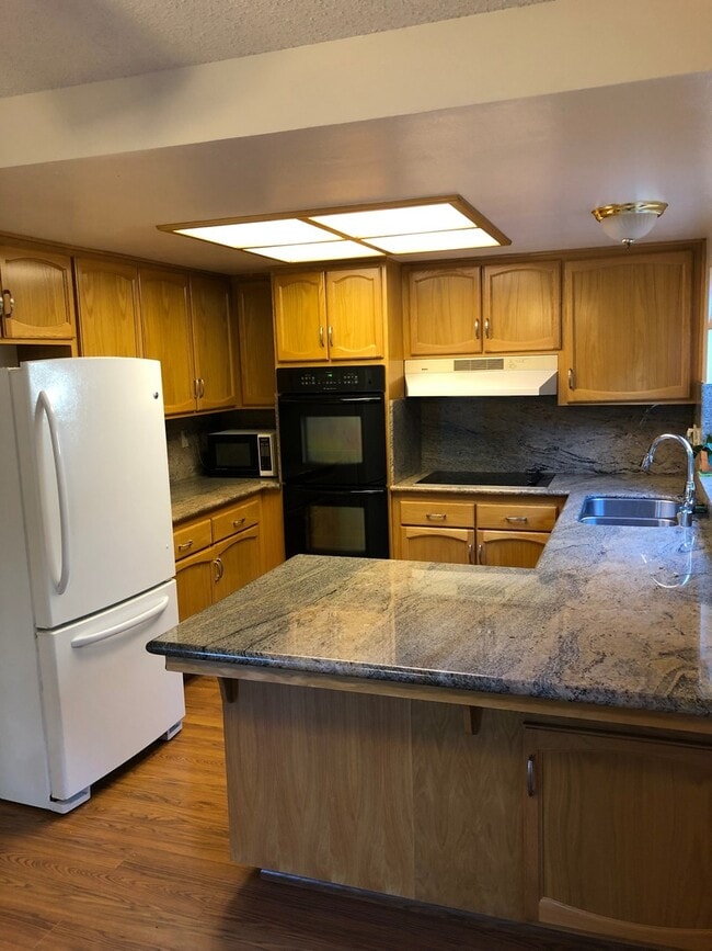 Building Photo - Not to be Missed - Well Located 3 Bedroom         3 Bath Family Home in LimeRidge