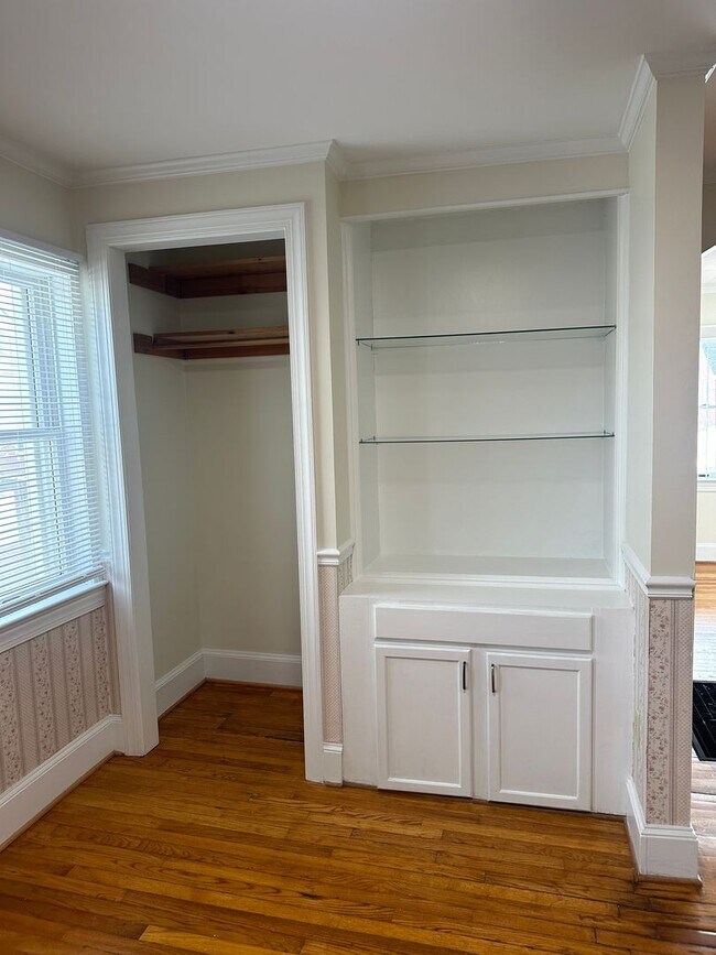 Building Photo - 18 W Whitlock Ave