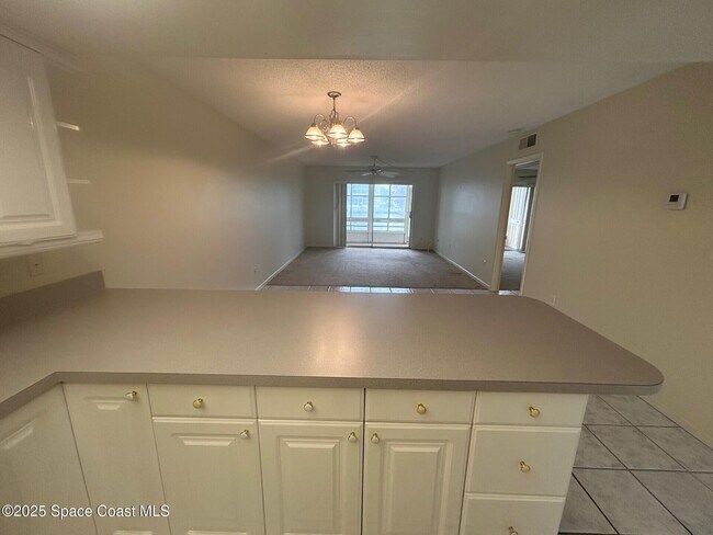 Foto del edificio - 2135 N Courtenay Pkwy