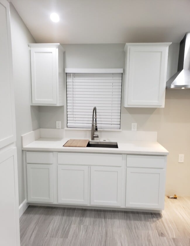 Kitchen - 15117 S Normandie Ave