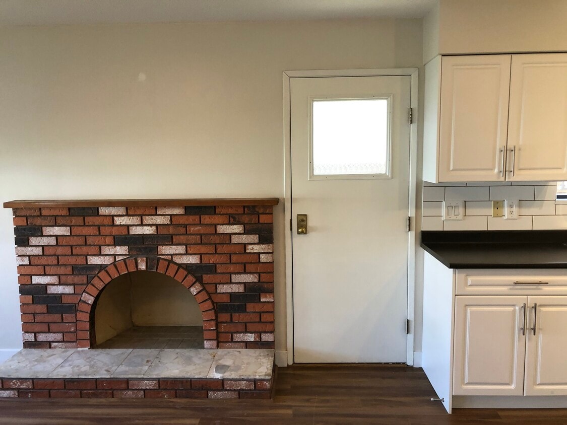 Primary Photo - 2212 47th Av E