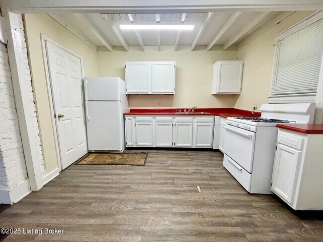 Building Photo - 415 E Ormsby Ave