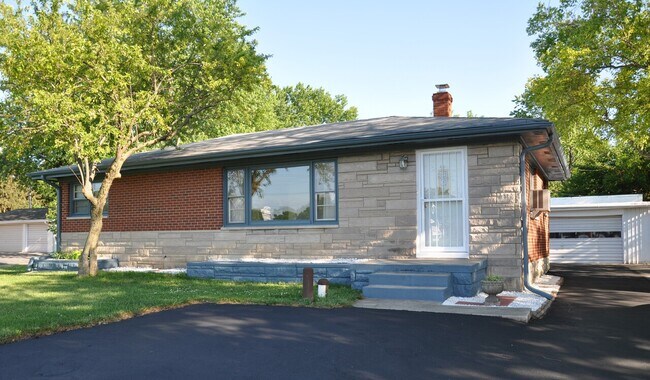Building Photo - 2721 W. Lincoln