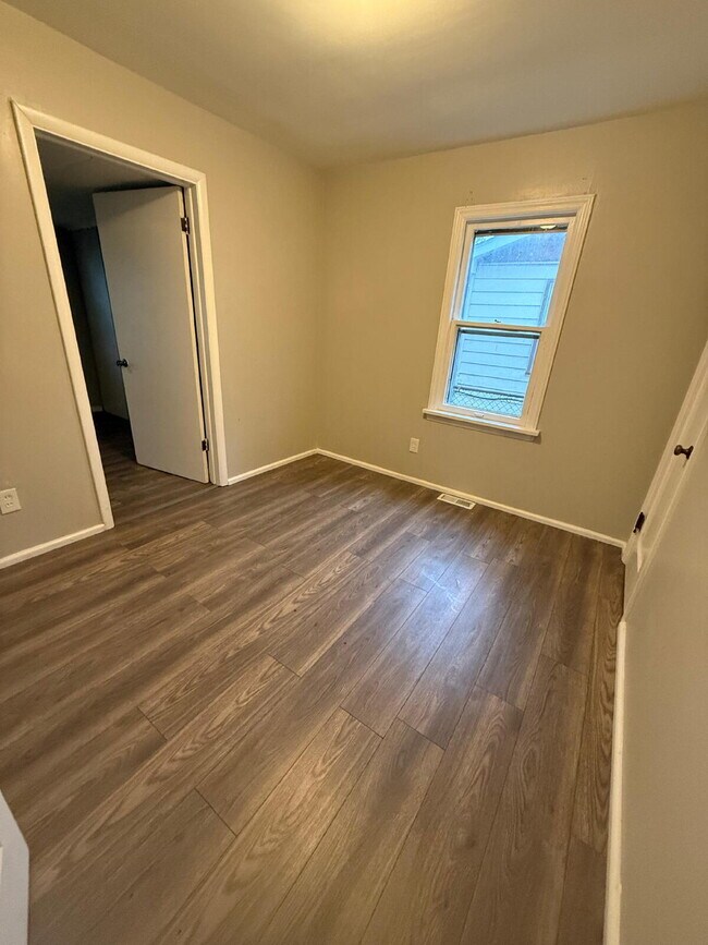 Building Photo - Cozy 3-Bedroom Home for Rent in Sauget, IL