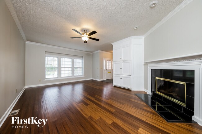 Foto del edificio - 914 Flicker Ln