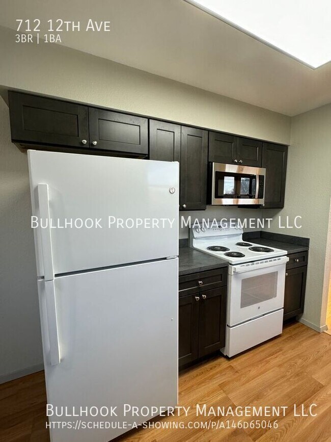 Building Photo - 712 12th Ave