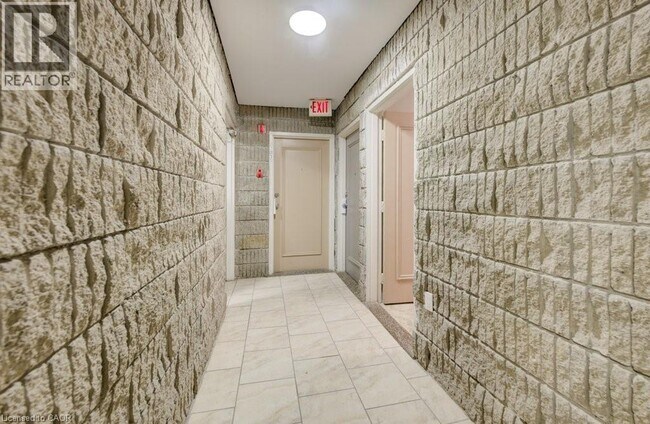 Building Photo - 370 Admiral Dr