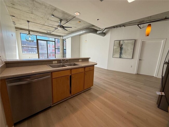 Building Photo - 115 W Peachtree Pl NW