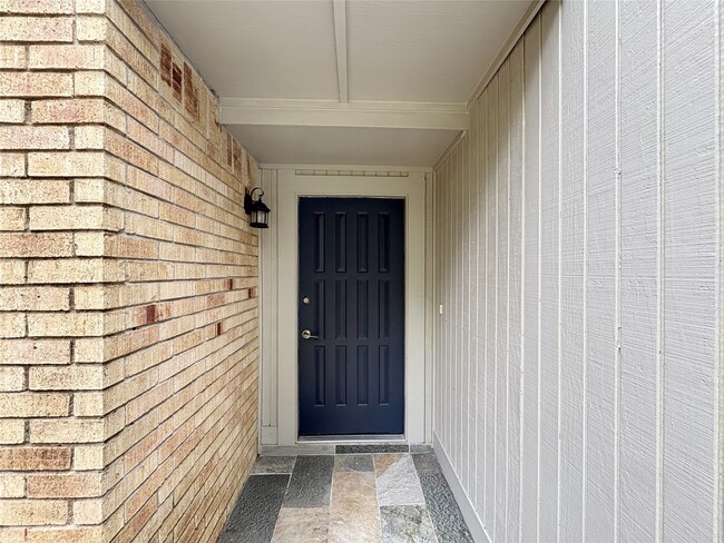 Building Photo - 5 Snapdragon Ct