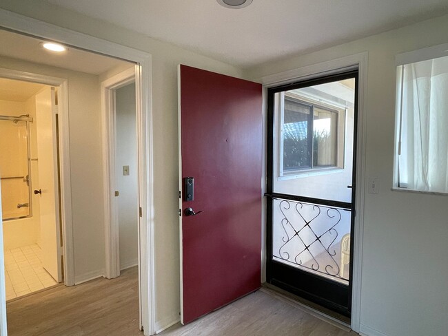 Building Photo - Unfurnished 2 BR 2 Bath Annual Rental in R...