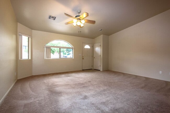 Foto del edificio - 8509 E Leigh Dr