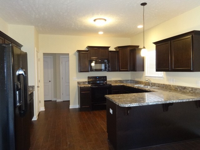 Building Photo - 5566 Oak Chase Dr