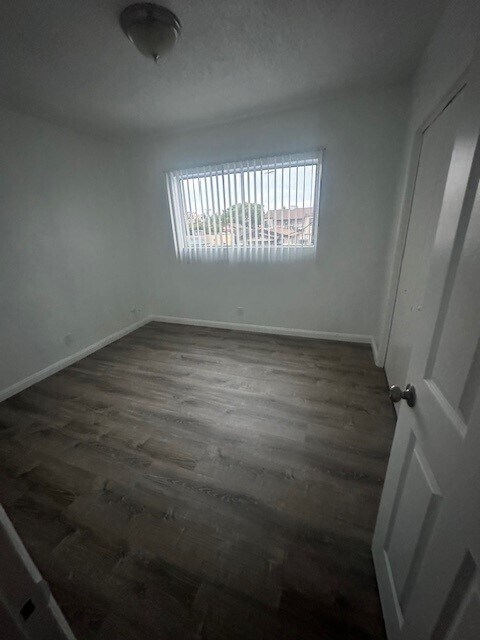 Foto del edificio - 1443 W 81st St