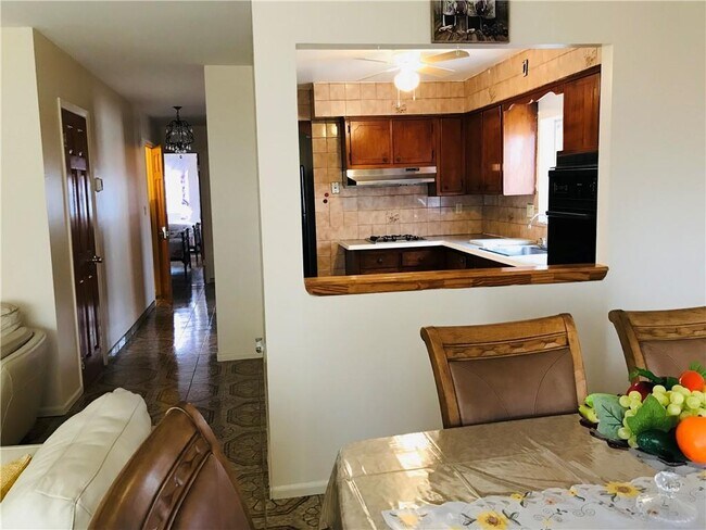 Foto del edificio - 917 E 92nd St