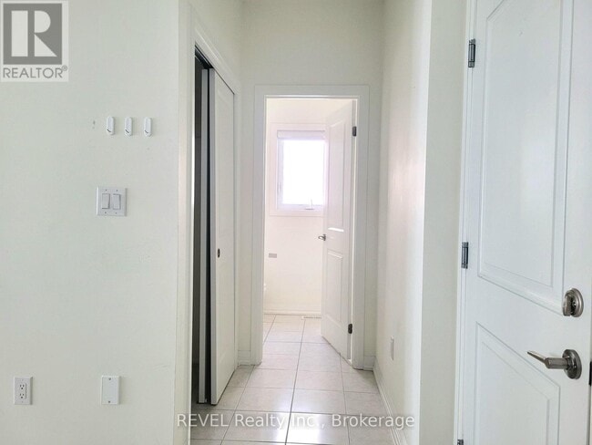 Building Photo - 171 Bur Oak Dr
