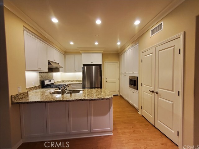 Building Photo - 32 Kempton
