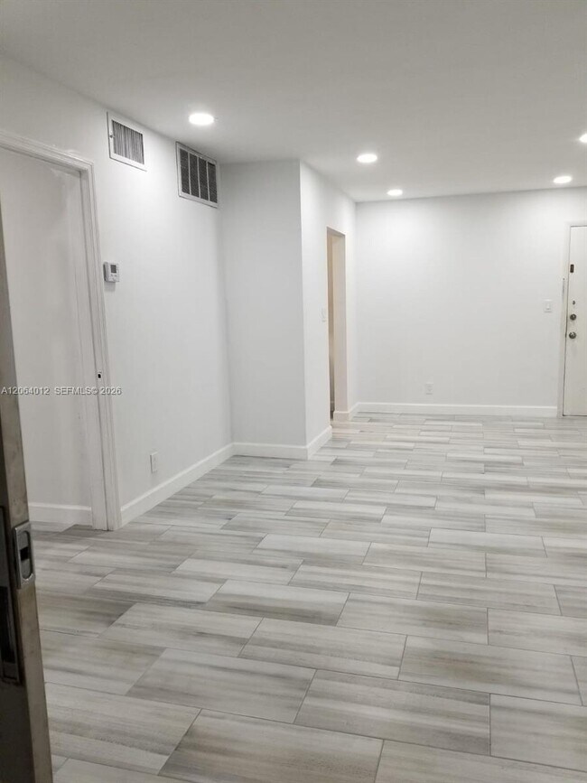Foto del edificio - 2990 NE 16th Ave