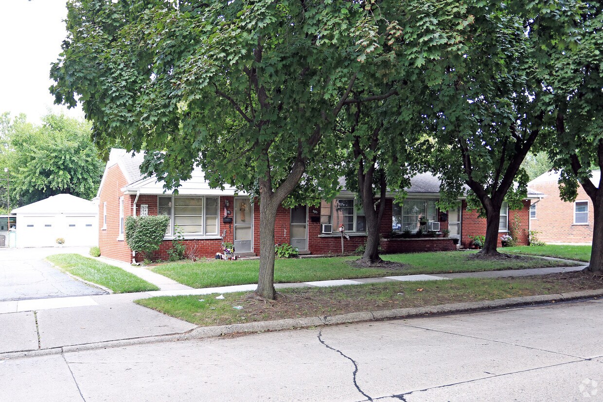 Foto del edificio - 2631 Galpin Ave