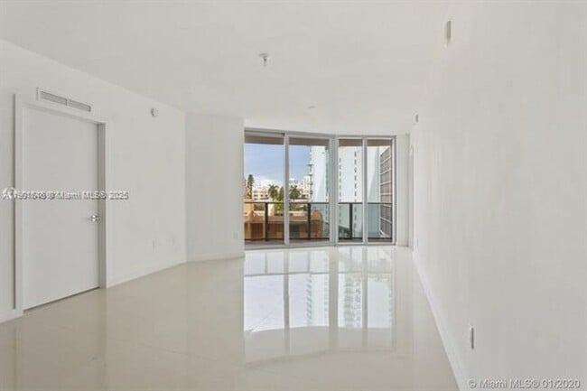 Foto del edificio - 488 NE 18th St